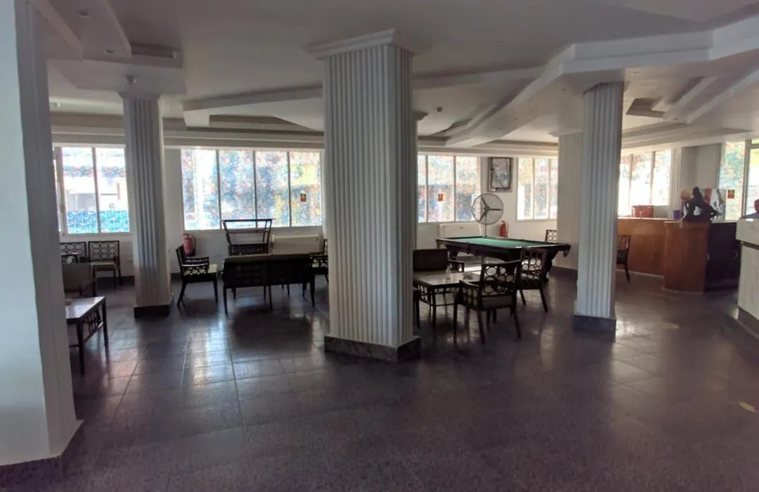 Golf Hotel-1